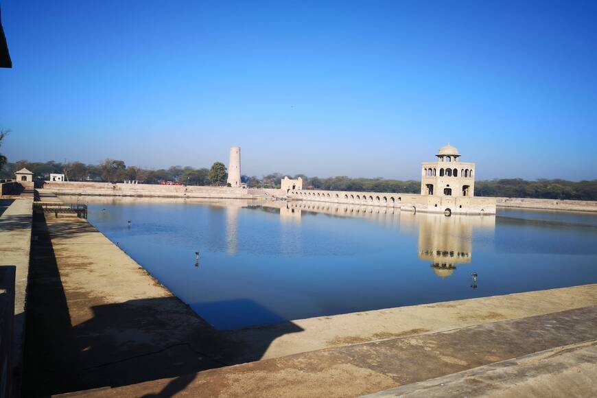Hiran Minar is the one of the Top Tourist attractions for history lovers in Pakistan